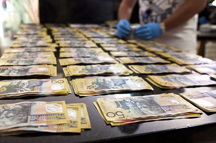 Slægtsforskning Spænding bjærgning Calls for international travellers to declare excess cash | Australian  Federal Police